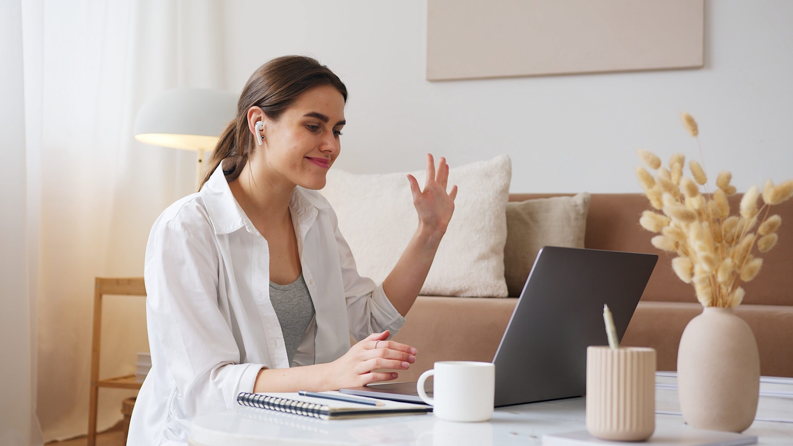 mulher realizando terapia online através da plataforma FEPO